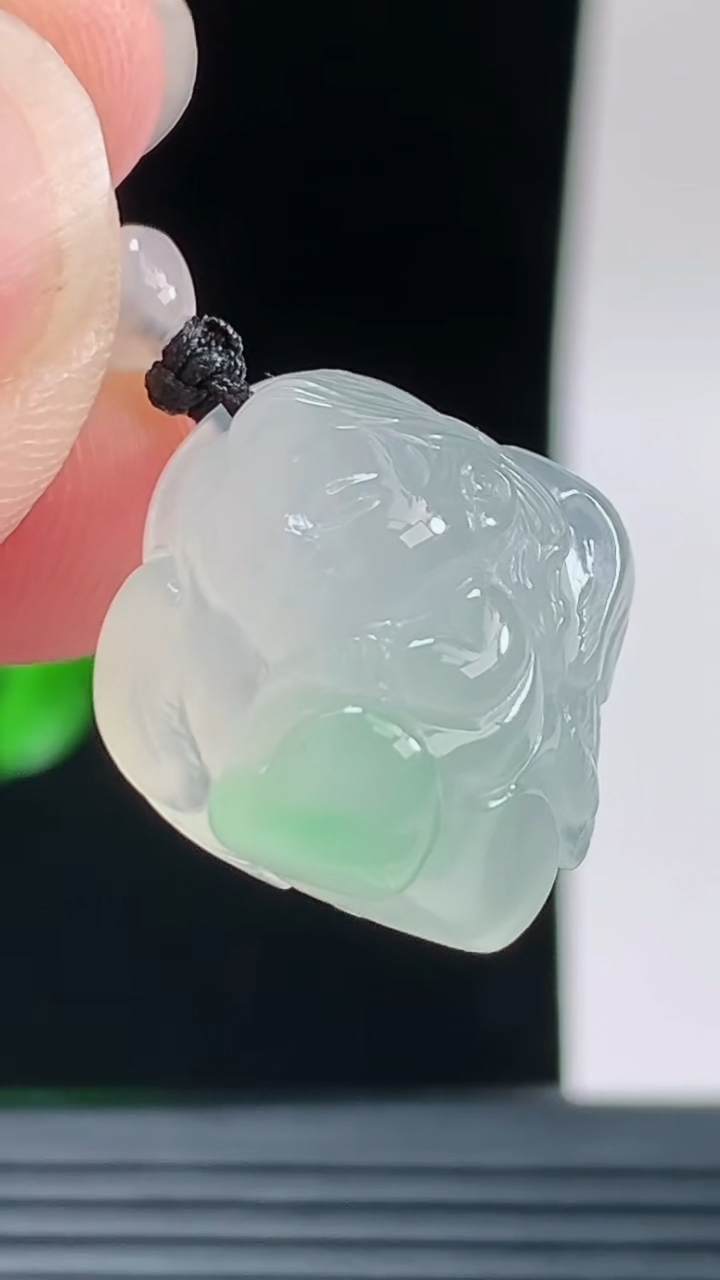 天然A货翡翠宝宝佛吊坠，尺寸20.5-18.5-12.6重量:6.11g
9月14日