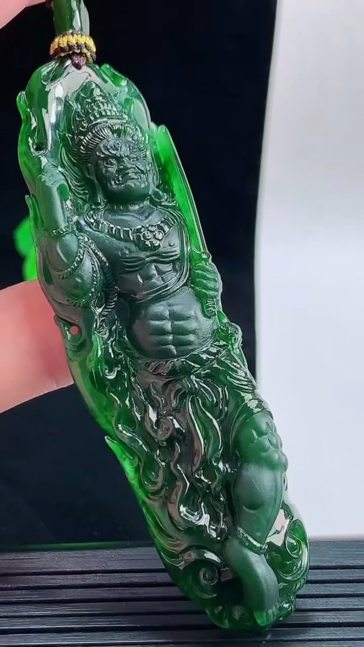 天然A货翡翠不动明王吊坠，尺寸79.3-23.6-10重量:35.03g
9月14日