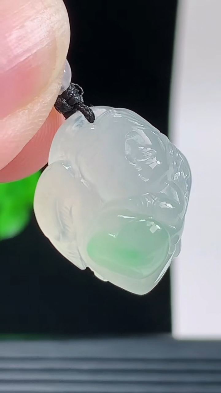 天然A货翡翠宝宝佛吊坠，尺寸20.5-18.5-12.6重量:6.11g
9月14日