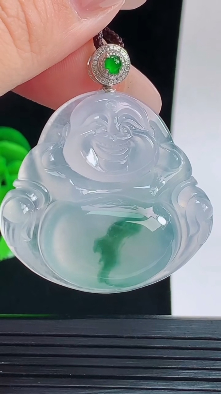 天然A货翡翠种飘花佛公吊坠，尺寸33.4-37.7-6.4重量:13.66g
9月16日