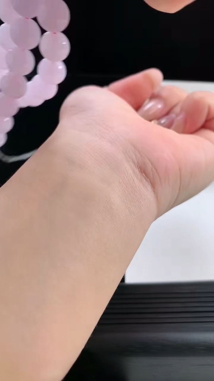 天然A货翡翠紫罗兰圆珠项链，尺寸9.9-62重量:114.97g9月16日
工厂直销收藏佳品,种好水足，色泽均匀，有种有色，上手高大气！