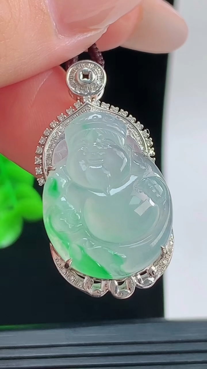 天然A货翡翠财神爷吊坠，尺寸35.9-17.8-7.6裸石24.3-17.3重量:5.06g
9月1