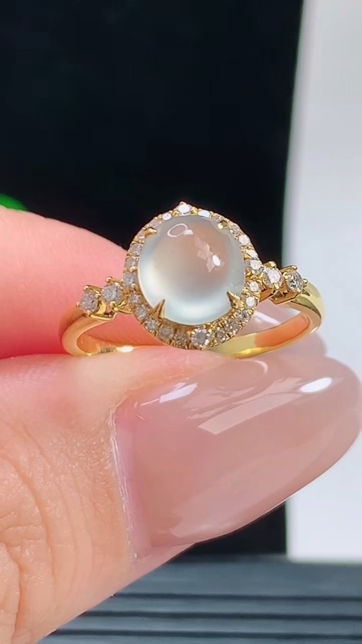 天然A货翡翠种白冰蛋面戒指，尺寸16.9裸石6.8重量:2.12g2026年9月16日
工厂直销收藏