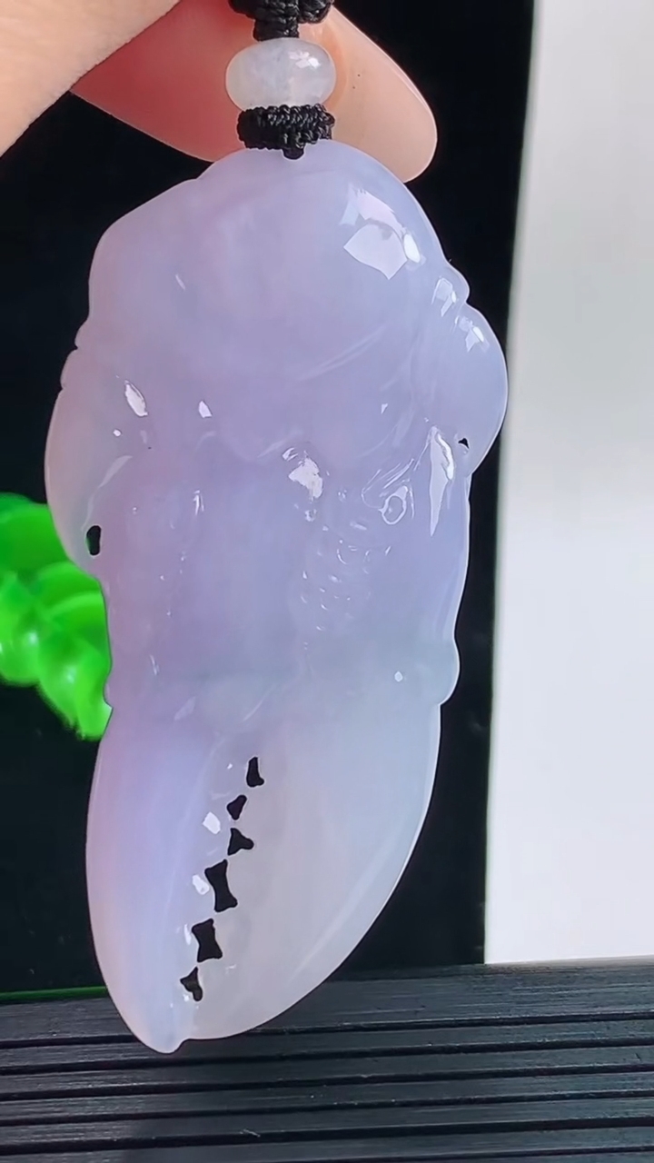 天然A货翡翠种紫罗兰富甲一方 蟹钳吊坠，尺寸58.9-28.3-13重量:36.28g
9月17日