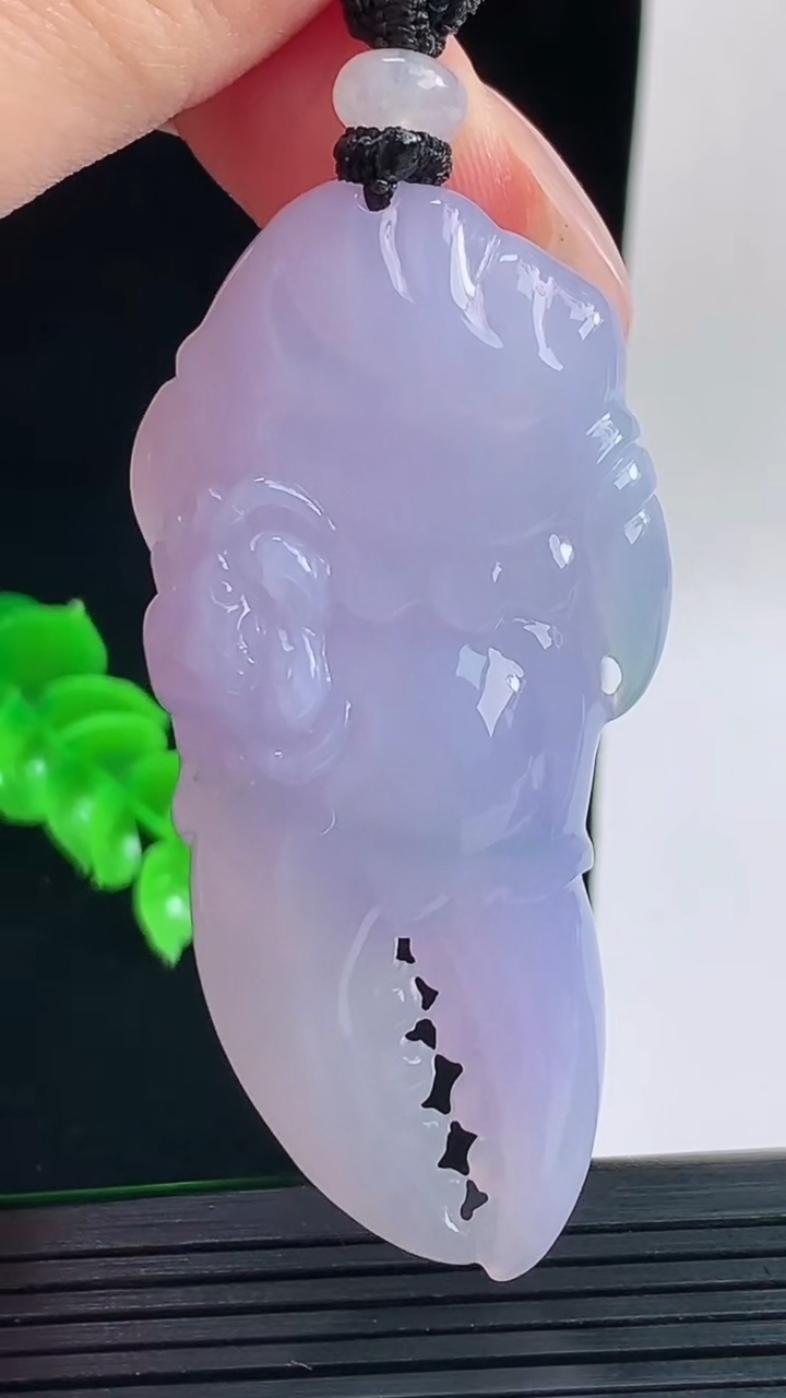 天然A货翡翠种紫罗兰富甲一方 蟹钳吊坠，尺寸58.9-28.3-13重量:36.28g
9月17日