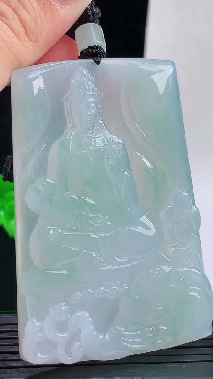 天然A货翡翠普贤菩萨吊坠，尺寸66-44.3-6重量:47.36g
9月17日