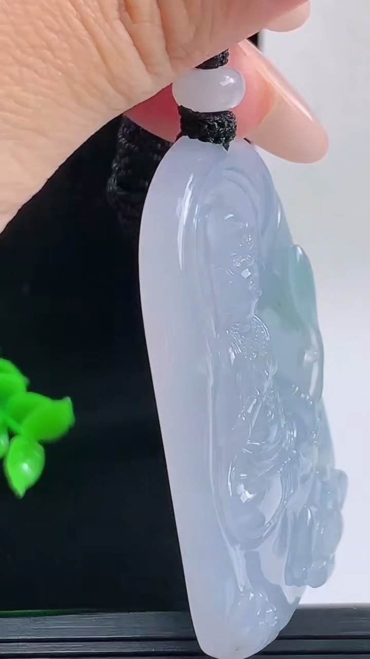 天然A货翡翠种紫罗兰大势至菩萨吊坠，尺寸56.9-37.2-7.8重量:39.56g
9月17日