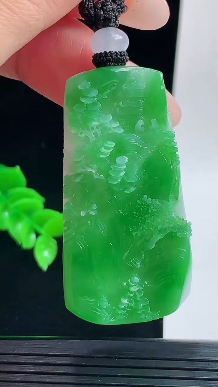 天然A货翡翠山水牌吊坠，尺寸49.2-24.9-8.6重量:27.10g
9月17日