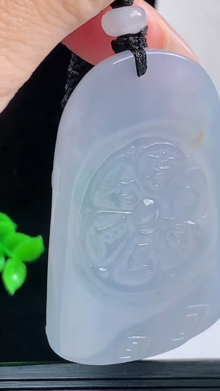 天然A货翡翠种紫罗兰大势至菩萨吊坠，尺寸56.9-37.2-7.8重量:39.56g
9月17日