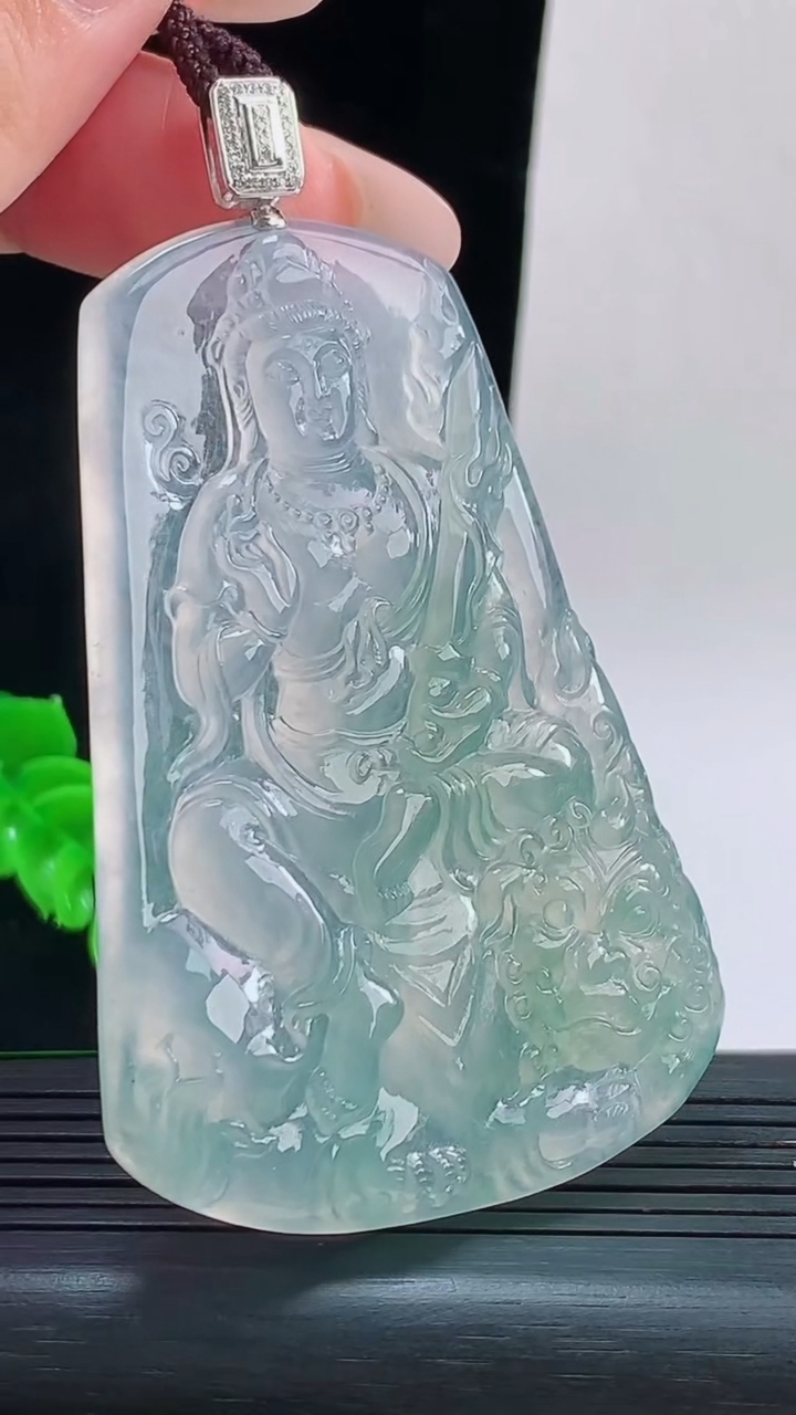 天然A货翡翠文殊菩萨吊坠，尺寸69.7-45.7-5.3重量:36.11g
9月17日