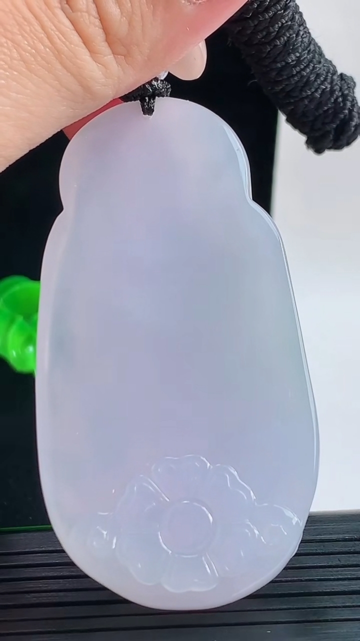 天然A货翡翠种紫罗兰大势至菩萨吊坠，尺寸65.2-33.8-12.9重量:58.14g
9月17日