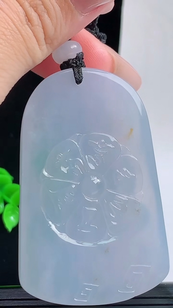 天然A货翡翠种紫罗兰大势至菩萨吊坠，尺寸56.9-37.2-7.8重量:39.56g
9月17日