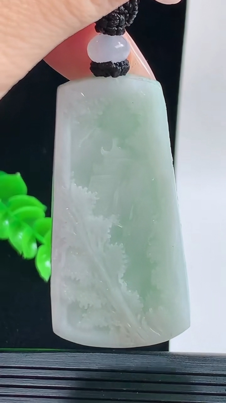 天然A货翡翠山水牌吊坠，尺寸49.2-24.9-8.6重量:27.10g
9月17日
