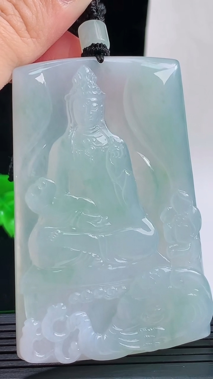 天然A货翡翠普贤菩萨吊坠，尺寸66-44.3-6重量:47.36g
9月17日
