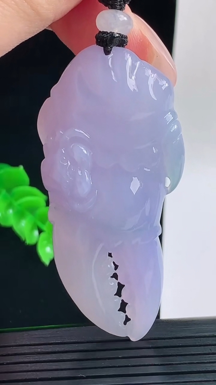 天然A货翡翠种紫罗兰富甲一方 蟹钳吊坠，尺寸58.9-28.3-13重量:36.28g
9月17日