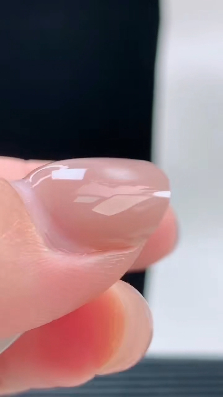 天然A货翡翠大日如来吊坠，尺寸27.8-24.5-5.2重量:5.65g
9月18日