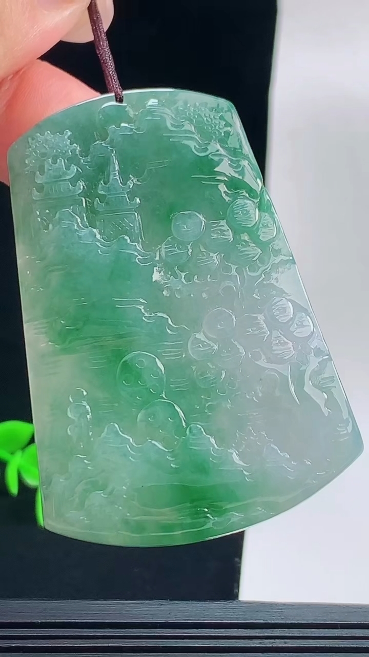 天然A货翡翠山水牌吊坠，尺寸58-39.9-5.8重量:30.89g
9月18日