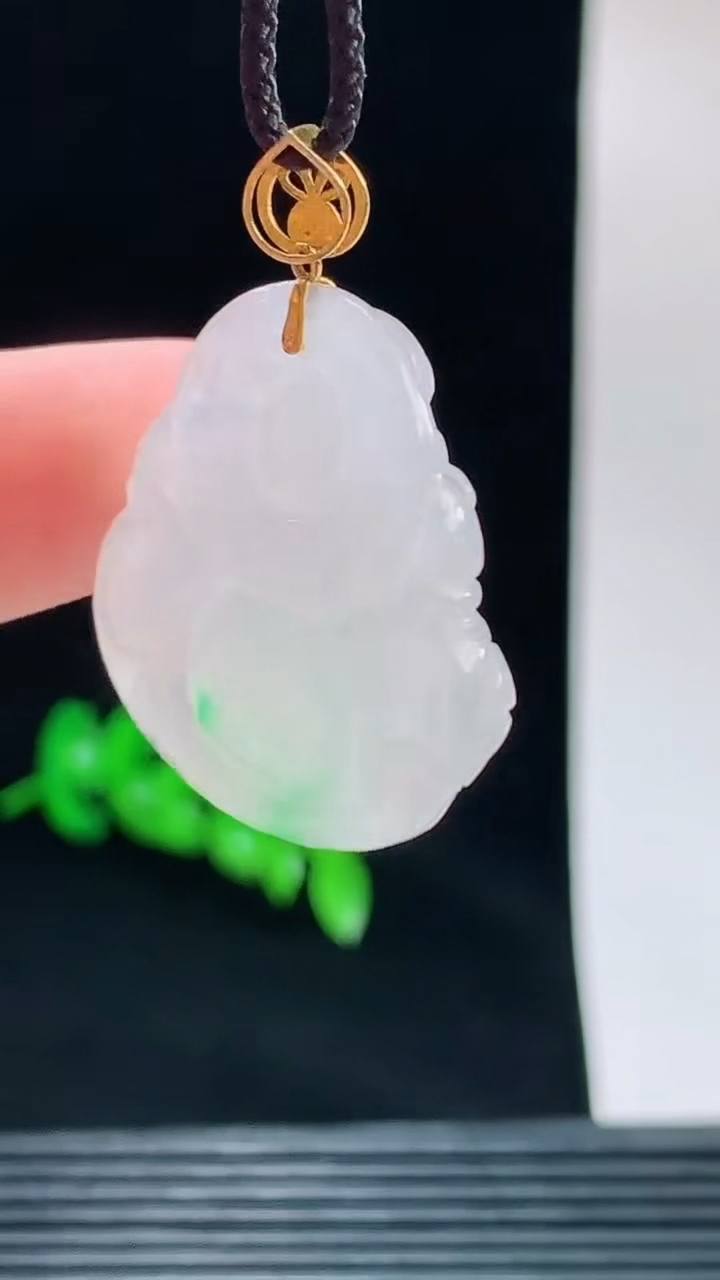 天然A货翡翠佛公吊坠，尺寸26-29.4-7.1重量:9.00g
9月23日