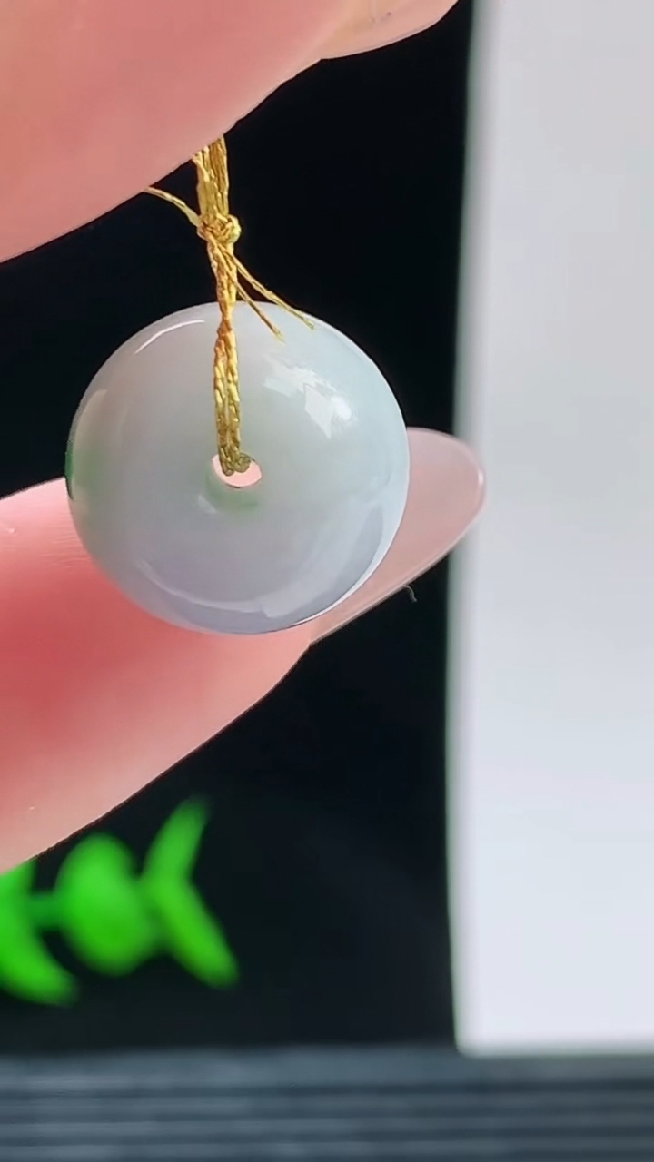 天然A货翡翠路路通吊坠，尺寸13.3-13.3重量:4.42g 0925
9月26日