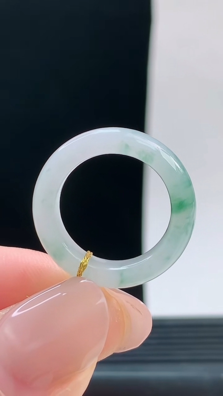 天然A货翡翠飘花玉指环戒指，尺寸16.9-5.6-3.6重量:3.54g 09252026年9月26