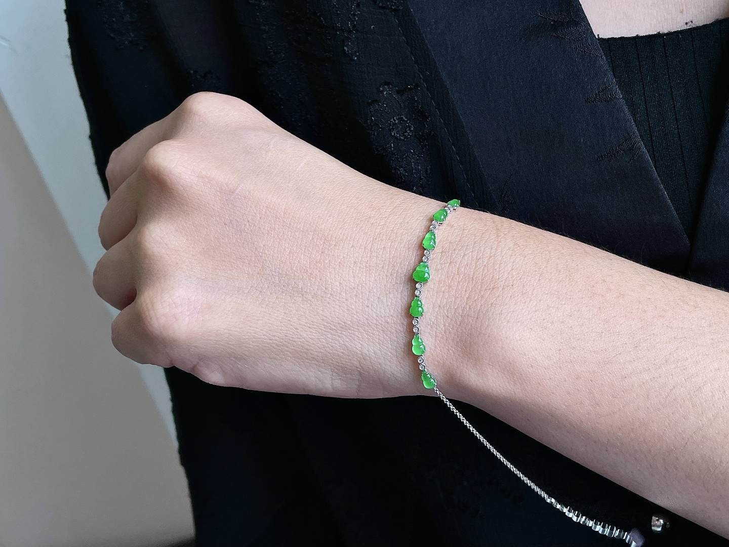 冰阳绿葫芦手链,18k金镶嵌,,性比高,满绿满色,裸石5.2-4.3-1.8,重量2.1克