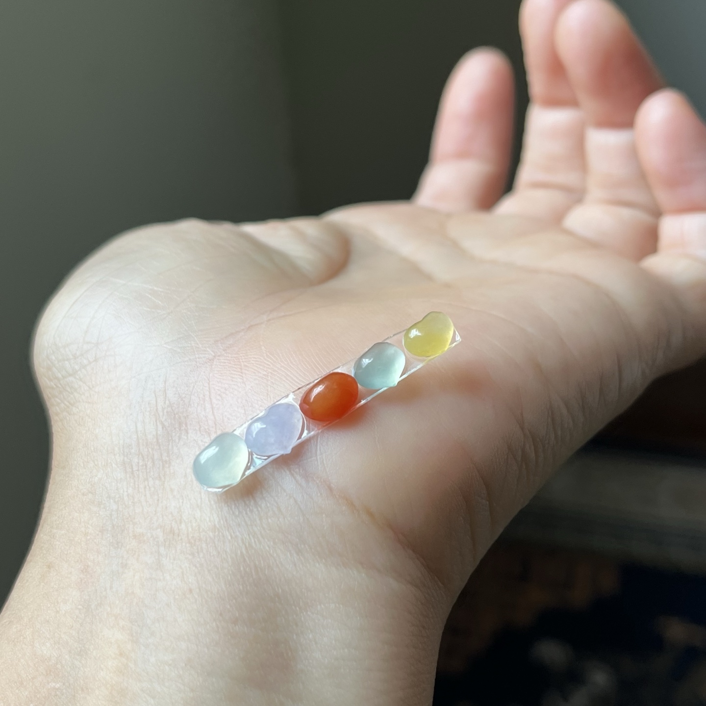 冰种多彩小爱心一组，镶手链，锁骨链都可以哦种水好，冰透，尺寸7.2×6.3×3.5，参考图9，超值