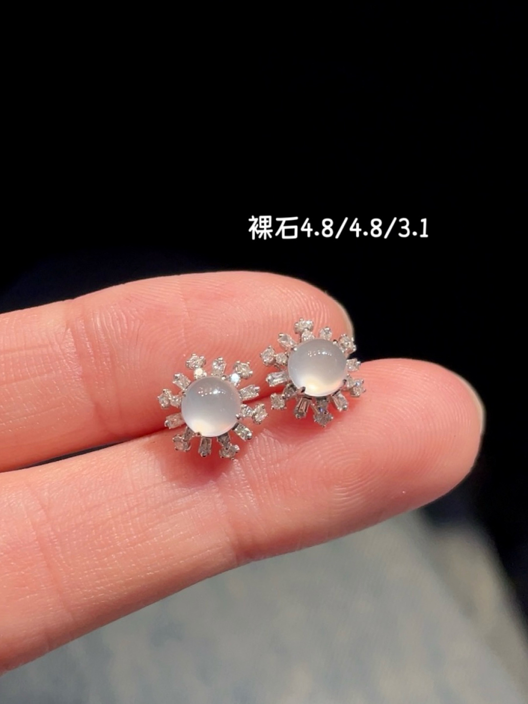 高冰蛋面耳钉 圆鼓鼓的 很有存在感18k真金真钻，4.8-4.8-3.1