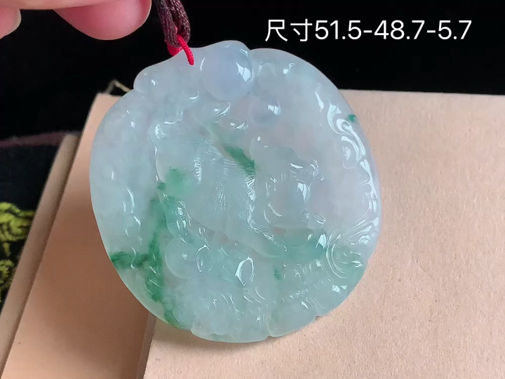 冰飘花猪牌,老坑冰透 种老水足 水润光泽,性比高 无裂,尺寸看图