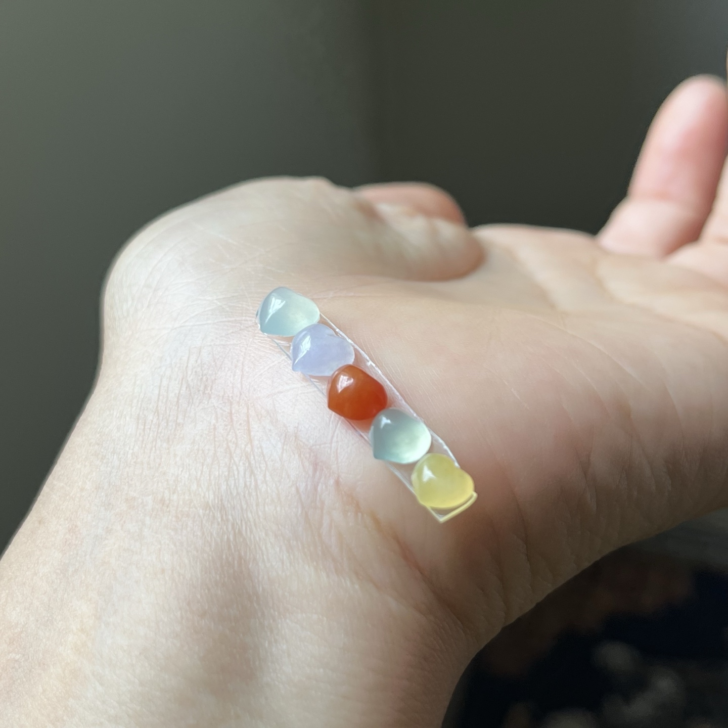 冰种多彩小爱心一组，镶手链，锁骨链都可以哦种水好，冰透，尺寸7.2×6.3×3.5，参考图9，超值
