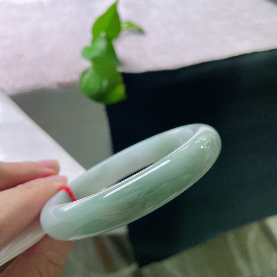 60.5/12.3/8.8，蓝底正圈，皮纹，温润冰感湖水绿，通体清爽柔和显气质。ss52163a。