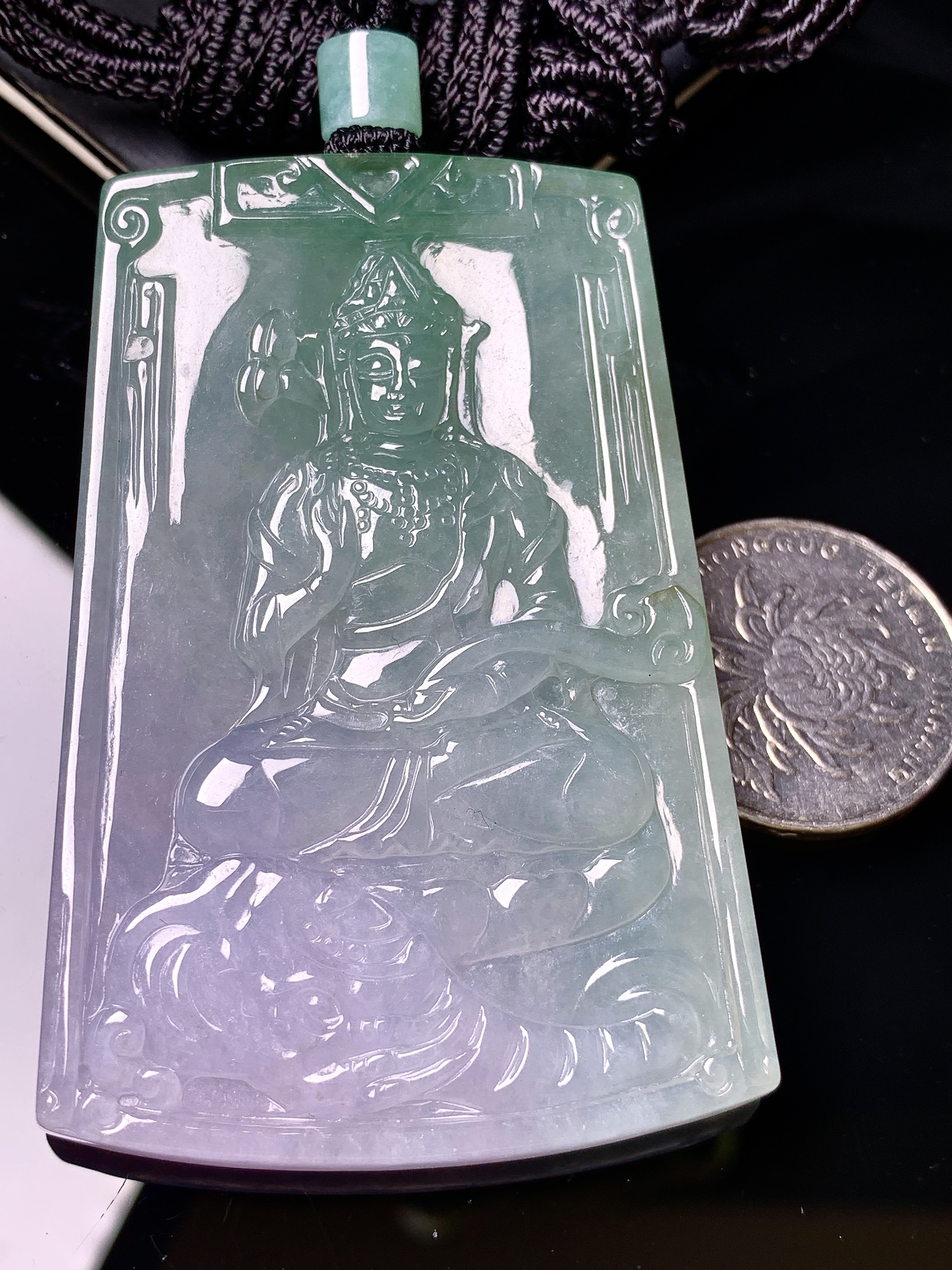 飘绿观音菩萨吊坠 玉质细腻 色泽艳丽清新 水润亮眼 整体尺寸68*45.6*5.8 L1