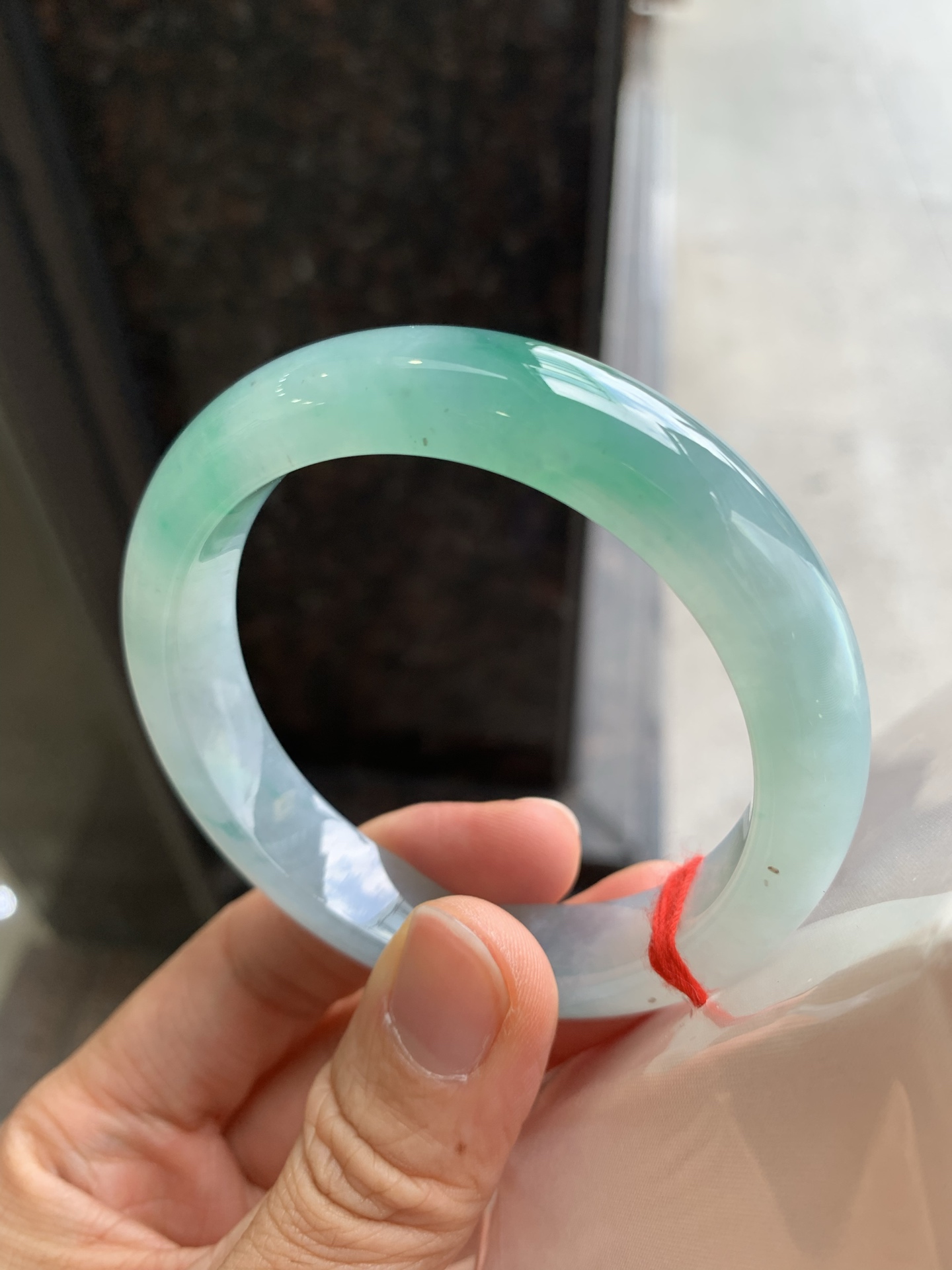 正圈飘绿 微细纹 尺寸：56.5/12.7/8.8 细腻