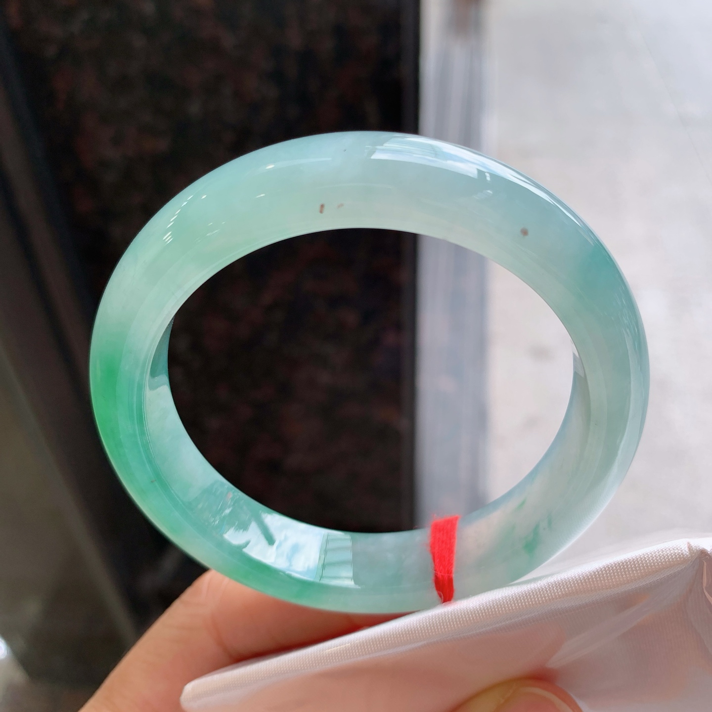 正圈飘绿 微细纹 尺寸：56.5/12.7/8.8 细腻