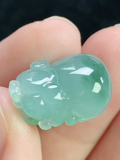 飘花招财猪，无裂，尺寸18.7*13.2*8.8mm，D31ayd
