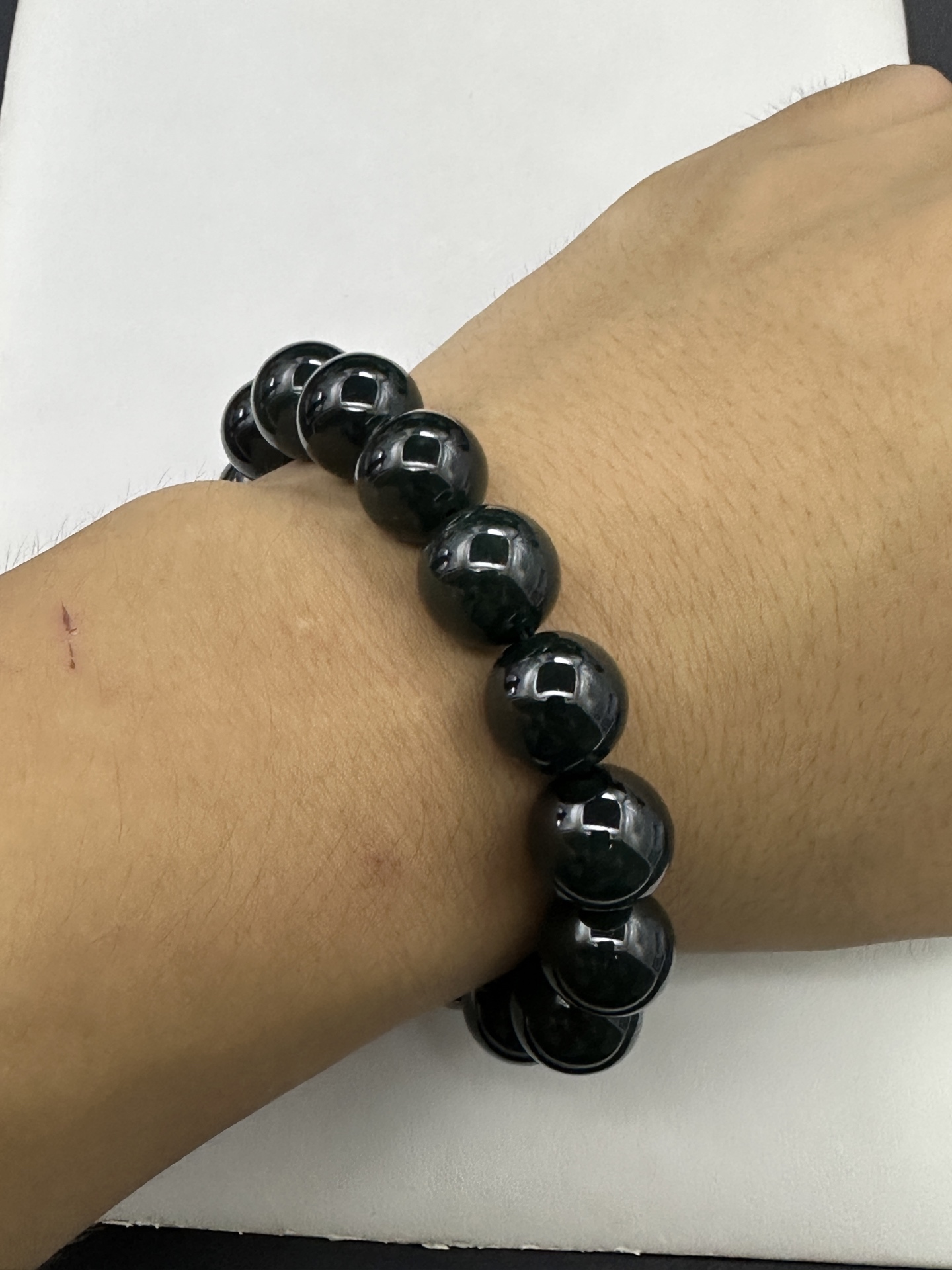 ️【墨翠手串13mm】老坑冰种   黑度好  灯照全透  呈帝王绿  种老起光   底极细腻  圆润饱满