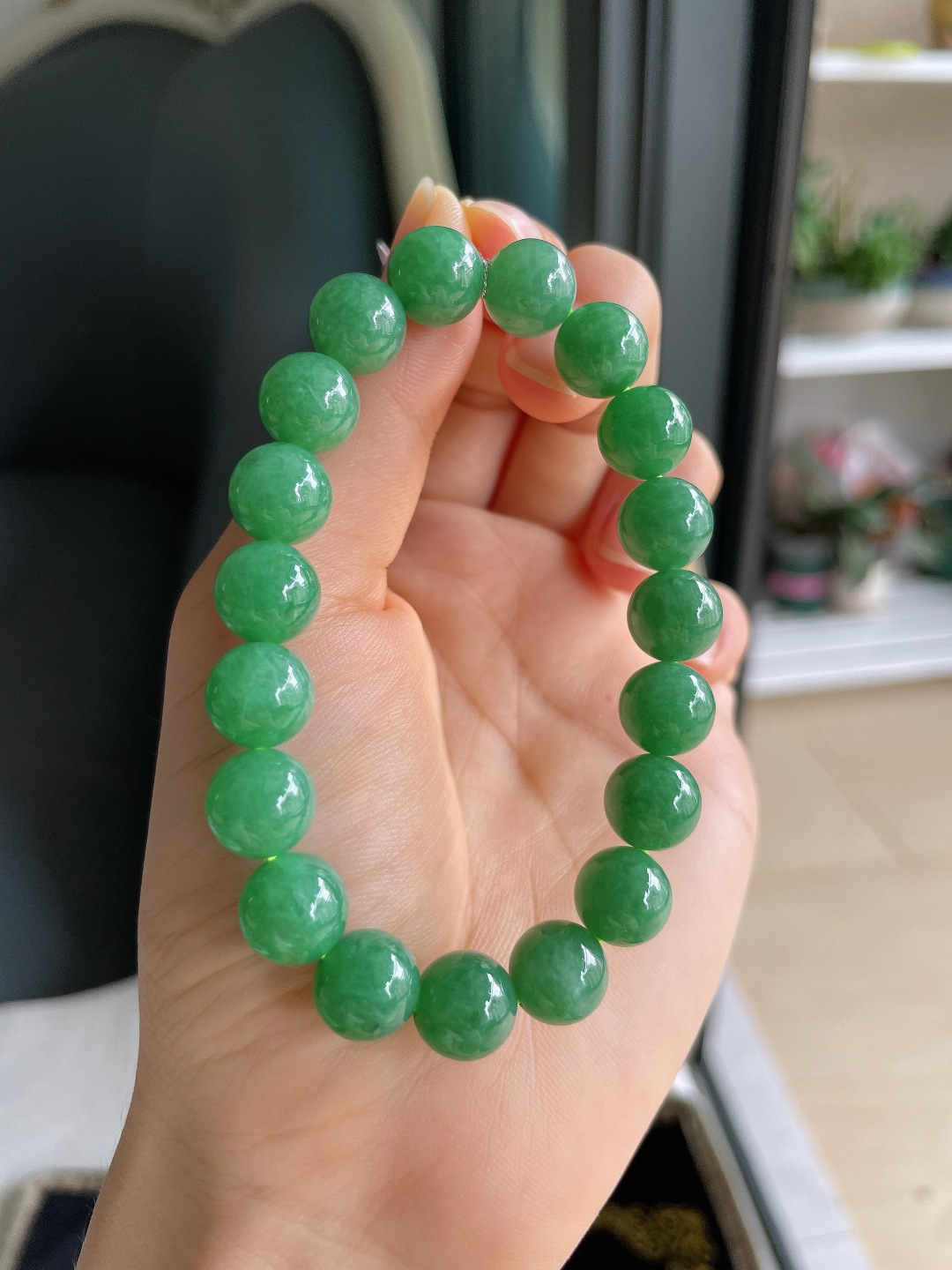 ️，缅甸天然翡翠A货，冰满绿手串，尺寸：9.8mm。【编4587】