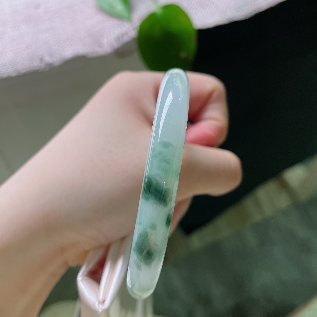 54.8/8.2，飘花圆条，有裂，水墨意境飘花，花色分布雅致，清冷温柔，56418a