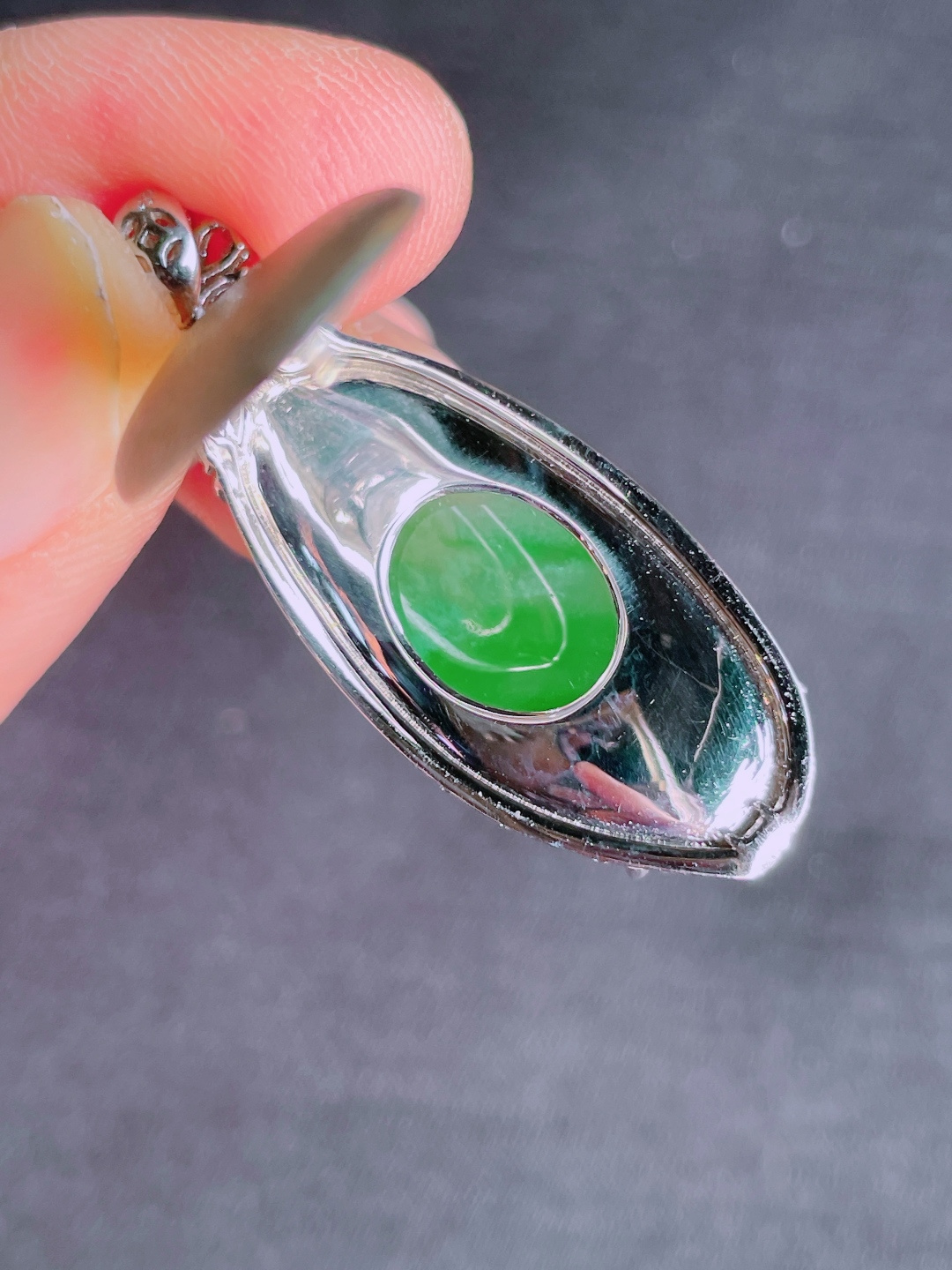 高冰绿福瓜吊坠，晶莹剔透，新颖时尚，品相，31.5-15-4