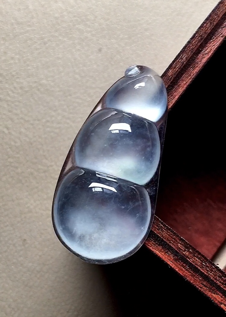 玻璃种福豆，底子水润起胶，荧润起光，无裂，尺寸31*15.2*5.6
