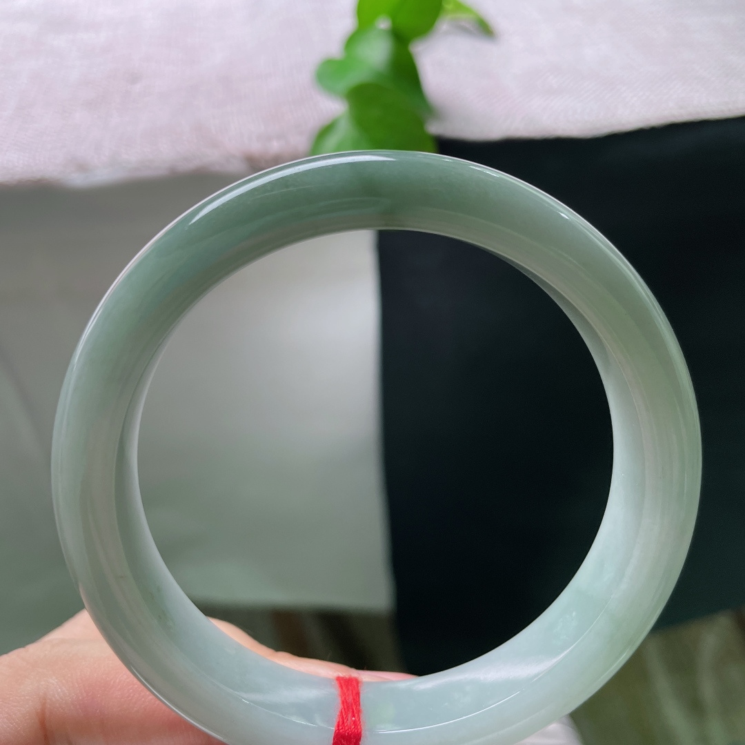 60.5/12.3/8.8，蓝底正圈，皮纹，温润冰感湖水绿，通体清爽柔和显气质。ss52163a。