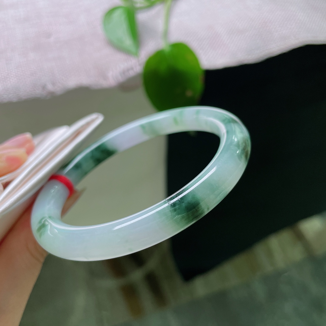 54.8/8.2，飘花圆条，有裂，水墨意境飘花，花色分布雅致，清冷温柔，56418a