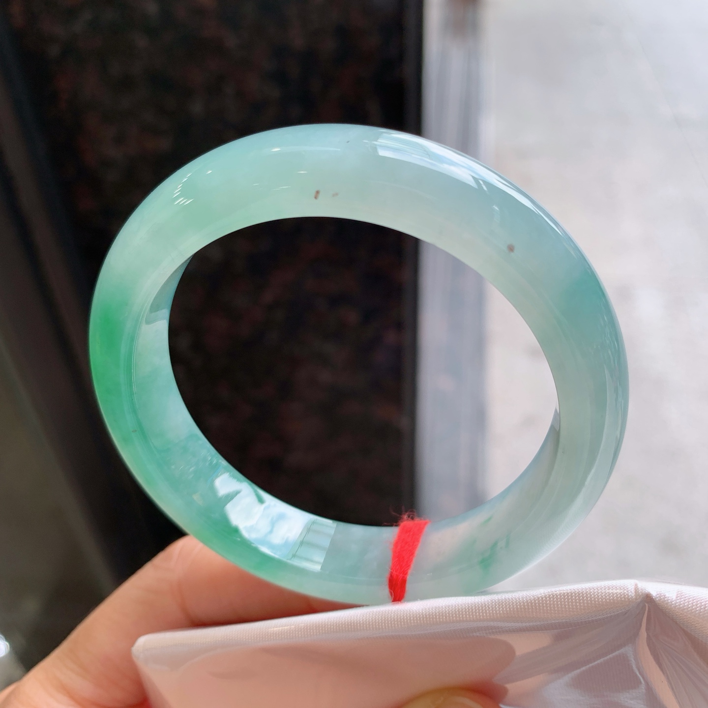 正圈飘绿 微细纹 尺寸：56.5/12.7/8.8 细腻