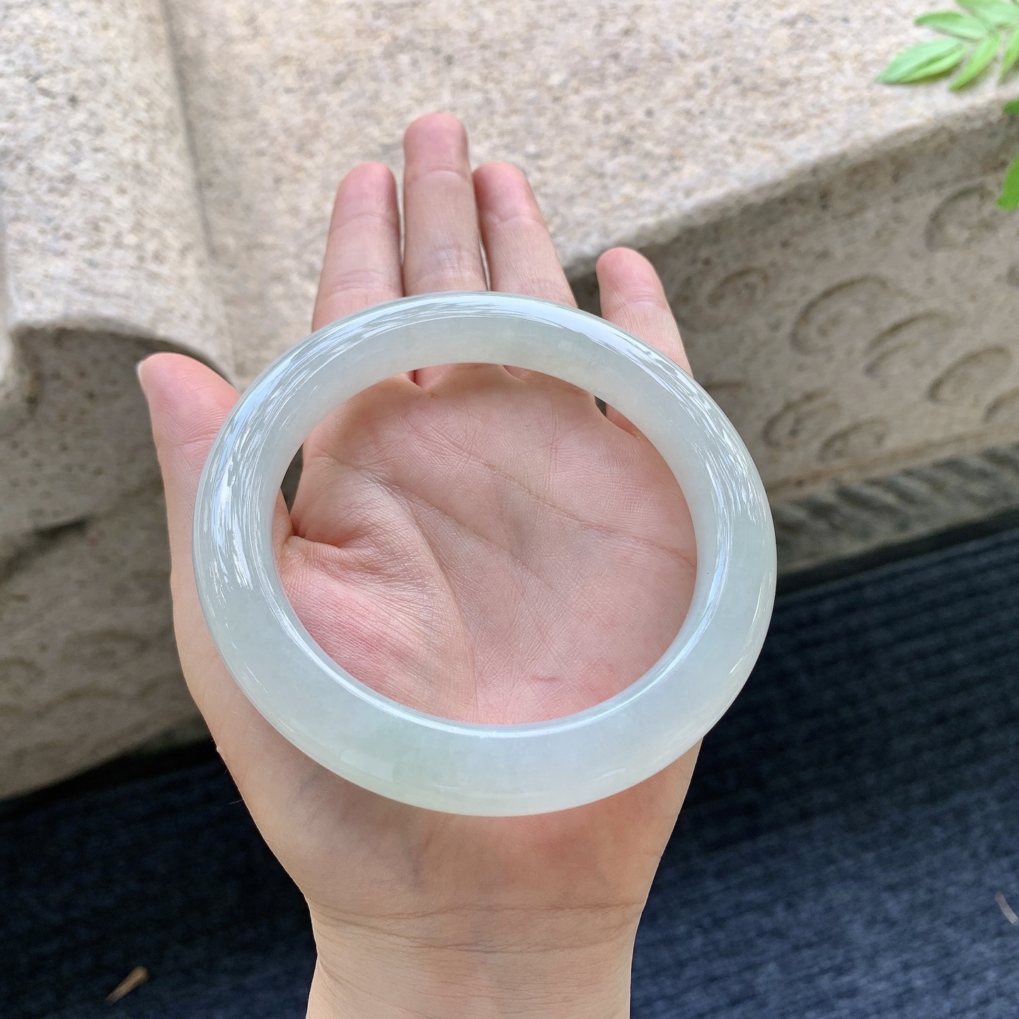 正圈65 66，糯冰底色，水润，种老，细腻，有纹线