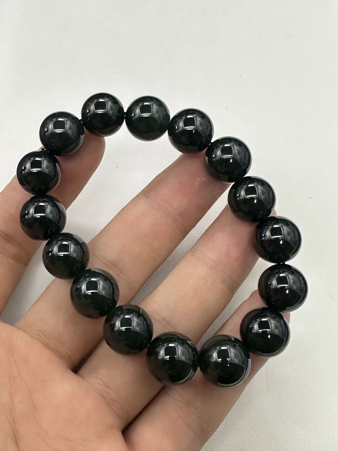 ️【墨翠手串13mm】老坑冰种   黑度好  灯照全透  呈帝王绿  种老起光   底极细腻  圆润饱满