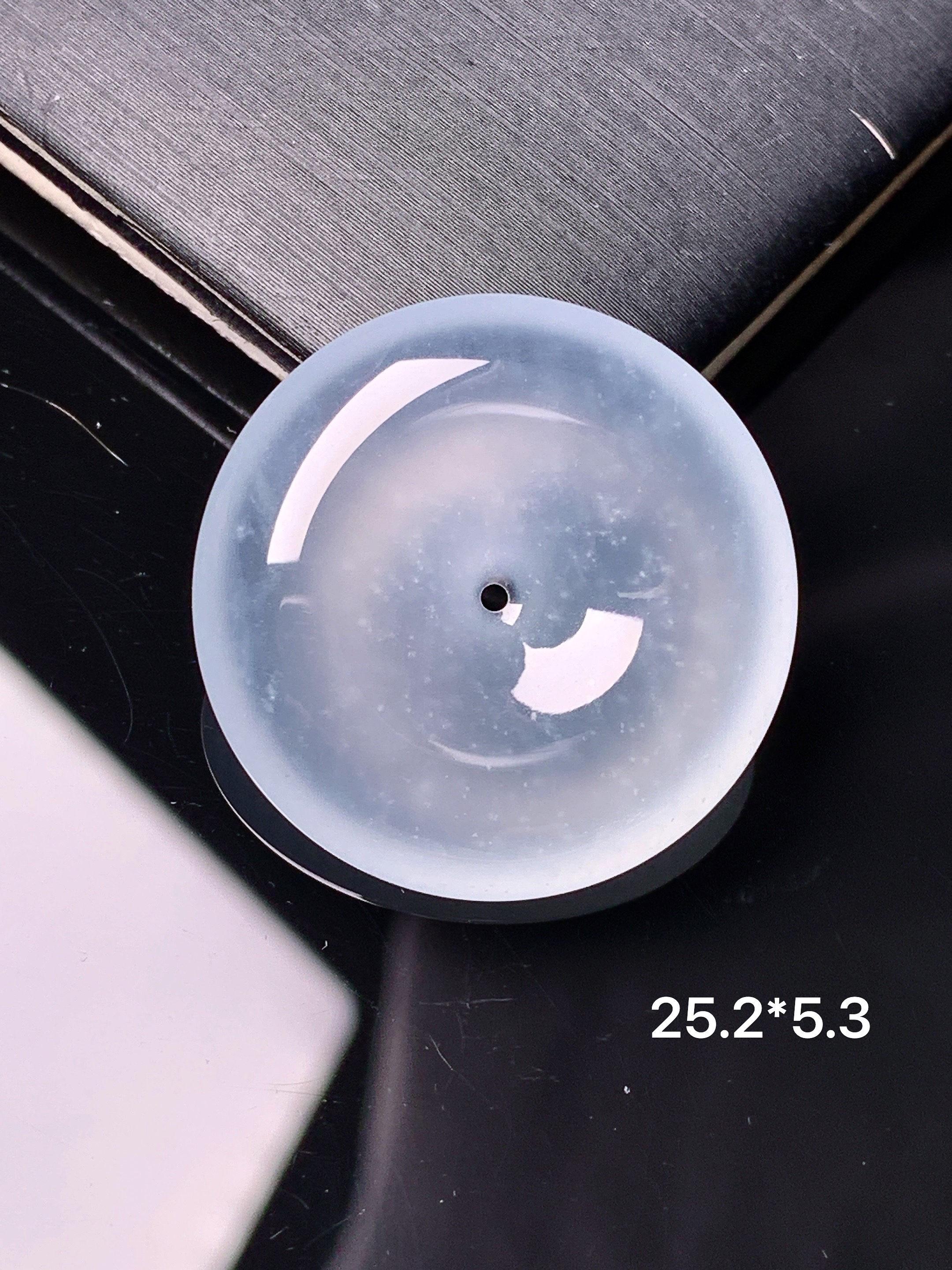 冰种平安扣吊坠 玉质细腻 色泽艳丽清新 水润亮眼 整体尺寸25.2*5.3 j6