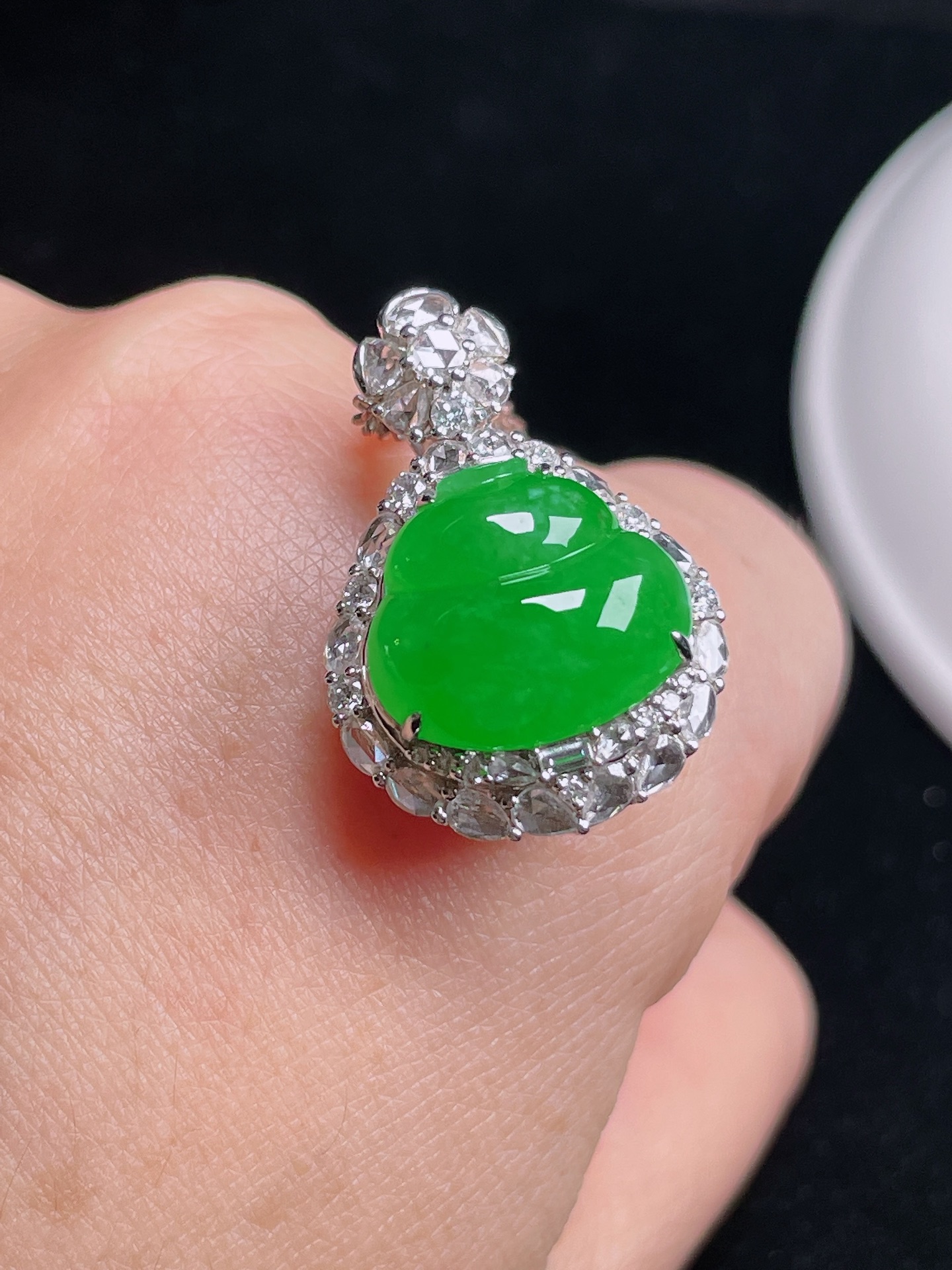 ️ 绿葫芦 色绿莹润 精美绝伦,整体：26.4/18.1/12.4,裸石：12.4/14.4/4.3