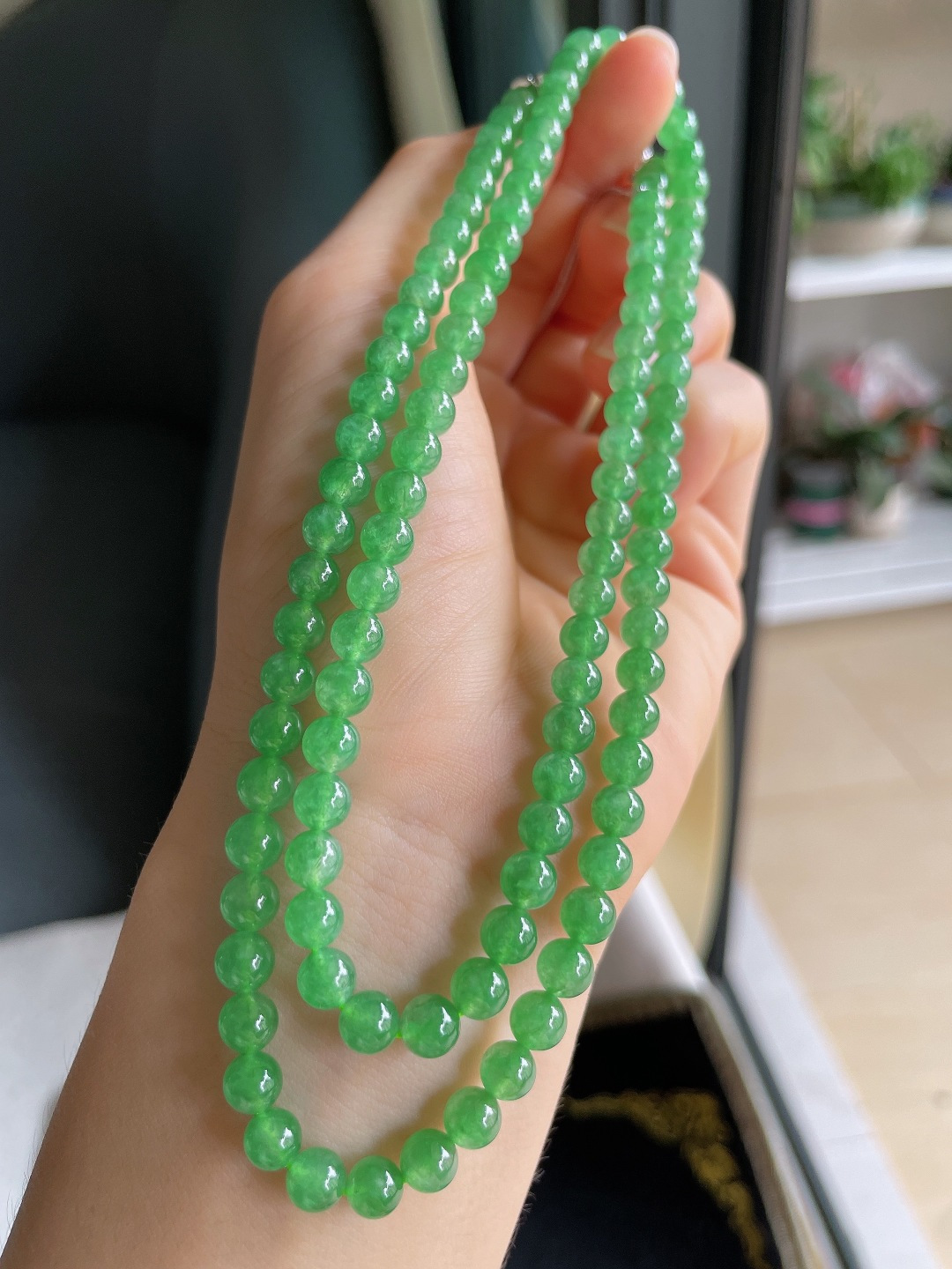 ️，缅甸天然翡翠A货，冰满绿珠链，尺寸：5.5mm108颗。【编4561】