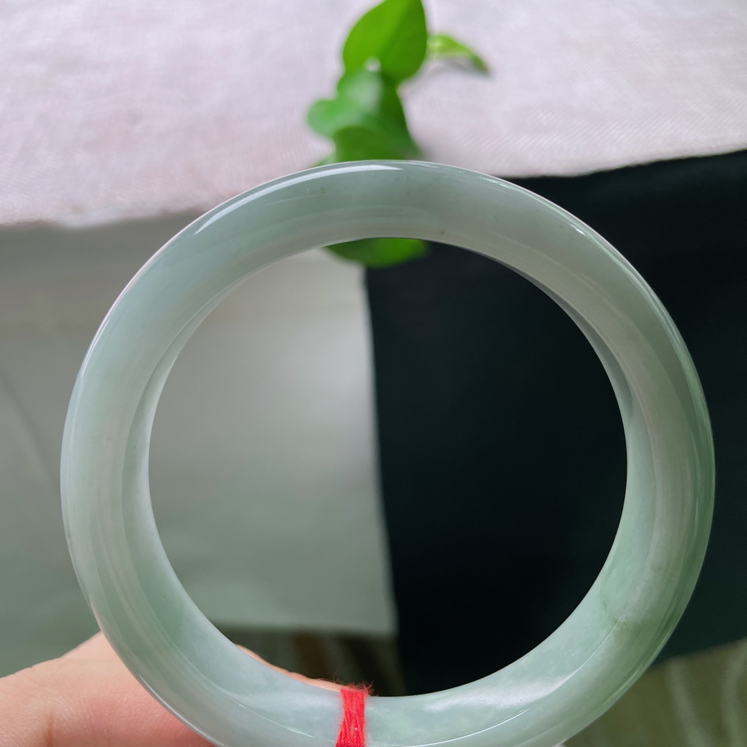 60.5/12.3/8.8，蓝底正圈，皮纹，温润冰感湖水绿，通体清爽柔和显气质。ss52163a。