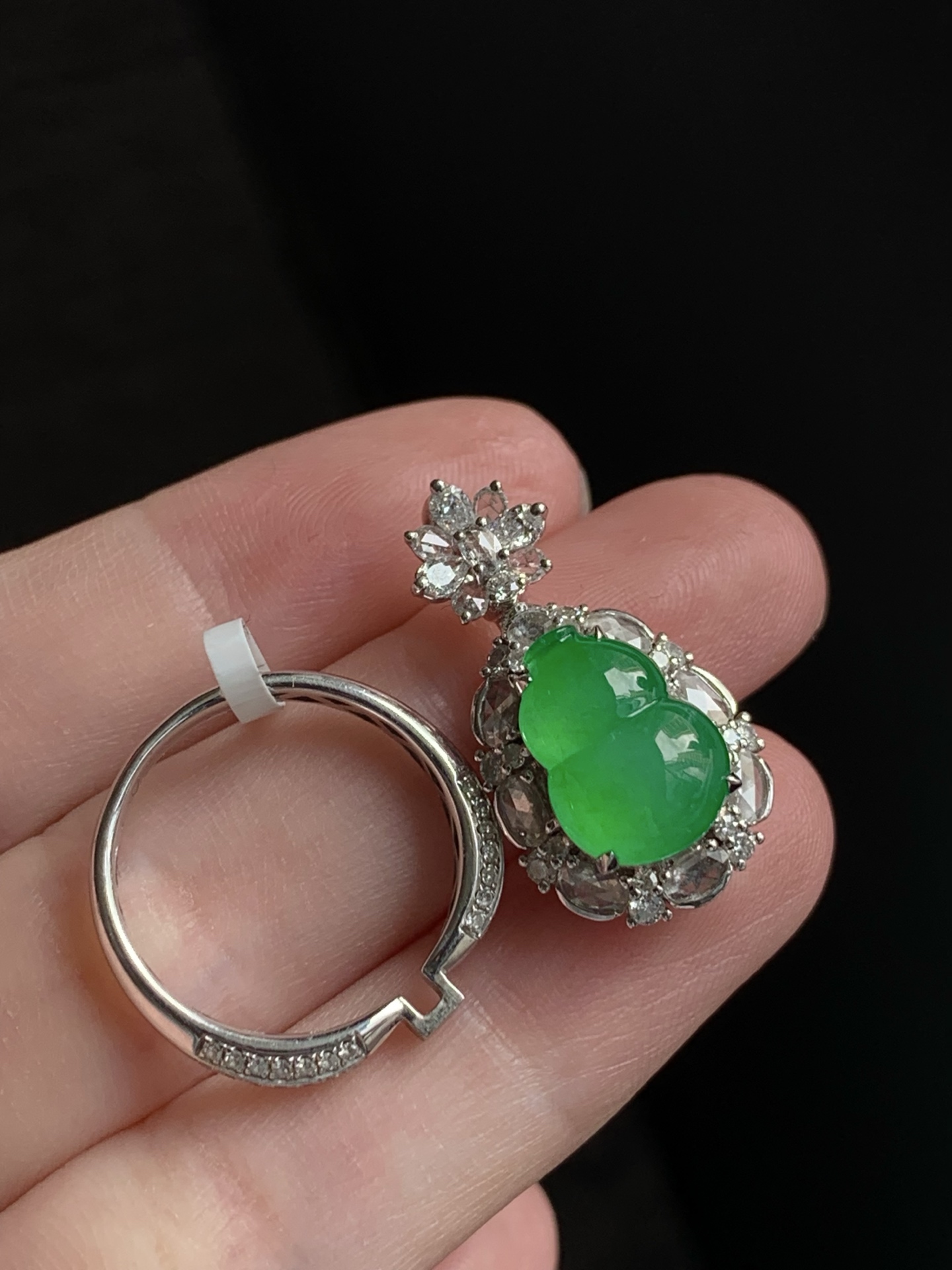 ️【18k金镶嵌葫芦吊坠戒指两用款】种老细腻，色阳浓郁起胶，尺寸：圈口：11.5，成品：24.3*13.2*11.7，裸石：11.7*8.6*4.2,c82830