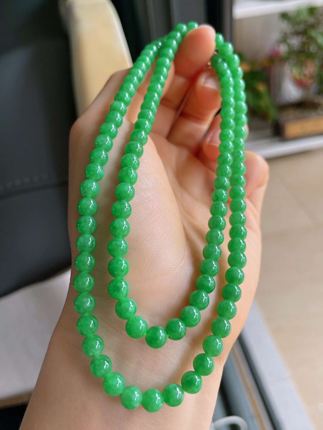 ️，缅甸天然翡翠A货，冰满绿珠链，尺寸：5.5mm108颗。【编4089】